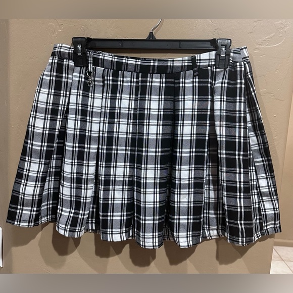 Hot Topic Black/White Plaid Schoolgirl Skirt size XL - Picture 14 of 15